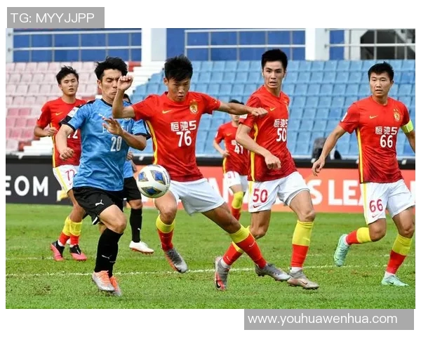 广州足球队团队协作创新之路：重塑战术与凝聚力的成功实践